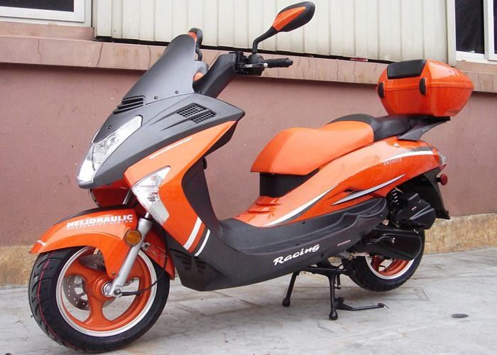 ভি স্টাইল হেডলাইট 150cc গ্যাস স্কুটার, 2 রিয়ার ভিউ মিরর দিয়ে গ্যাস চালিত স্কুটার