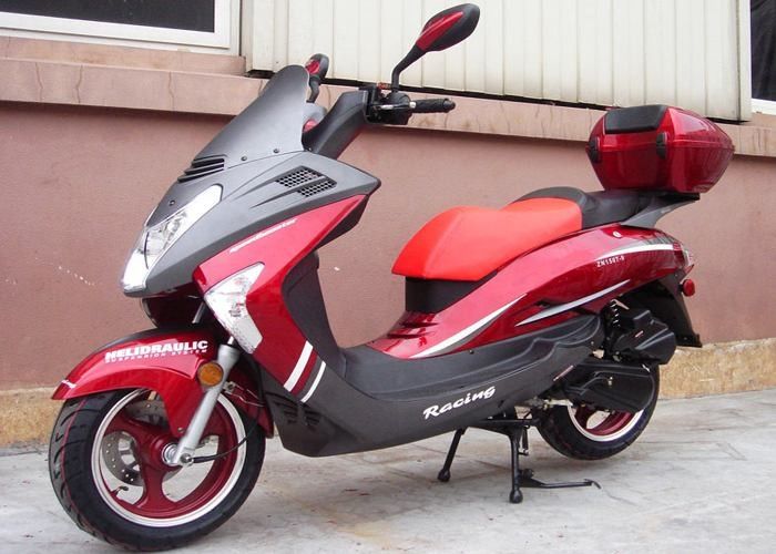 ভি স্টাইল হেডলাইট 150cc গ্যাস স্কুটার, 2 রিয়ার ভিউ মিরর দিয়ে গ্যাস চালিত স্কুটার