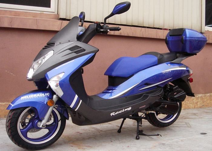ভি স্টাইল হেডলাইট 150cc গ্যাস স্কুটার, 2 রিয়ার ভিউ মিরর দিয়ে গ্যাস চালিত স্কুটার