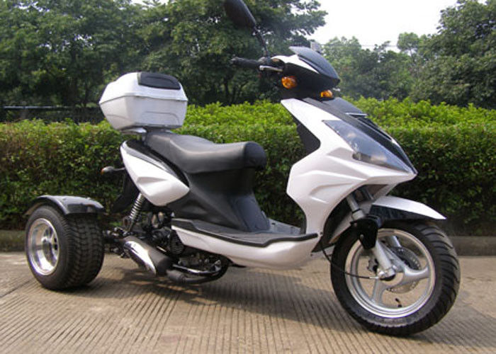 রিয়ার বক্সের সাথে 3 হুইল 50cc স্কুটার, বিগ হেড লাইট সহ 3 হুইলার মোটরসাইকেল