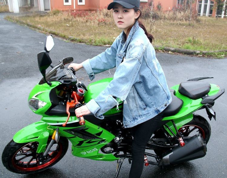 একক সিলিন্ডার 150cc উচ্চ ক্ষমতাসম্পন্ন মোটরসাইকেল 2 প্রাপ্তবয়স্কদের জন্য সিটার মোটরসাইকেল