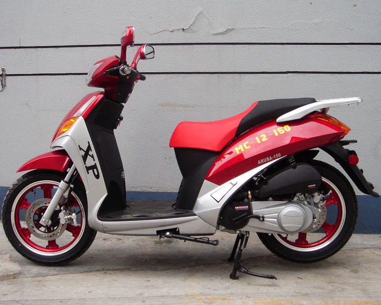 16 ইঞ্চি টায়ার অ্যাডাল্ট গ্যাস স্কুটার 150cc রিয়ার ব্রুম ব্রেক সিভিটি জোরপূর্বক এয়ার কুলেড ইঞ্জিন