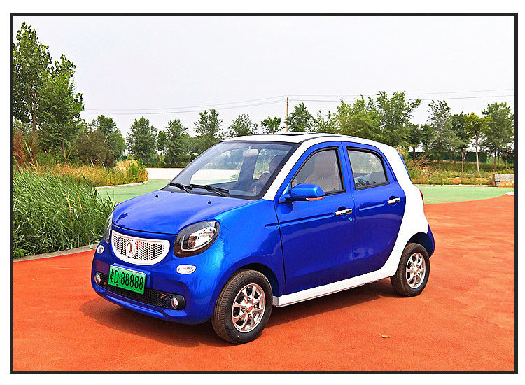 4 সিটি মোটরায়িত গল্ফ কার্ট 5kw বেনজ স্মার্ট স্টাইল 6V 220ah 180 কিলোমিটার রেঞ্জ
